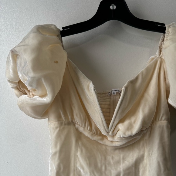 Reformation Amina Velvet Elegant Off-Shoulder White Top - Picture 4 of 12